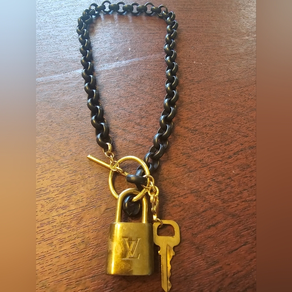 LOUIS VUITTON brass and blacker choker necklace. - Picture 6 of 11